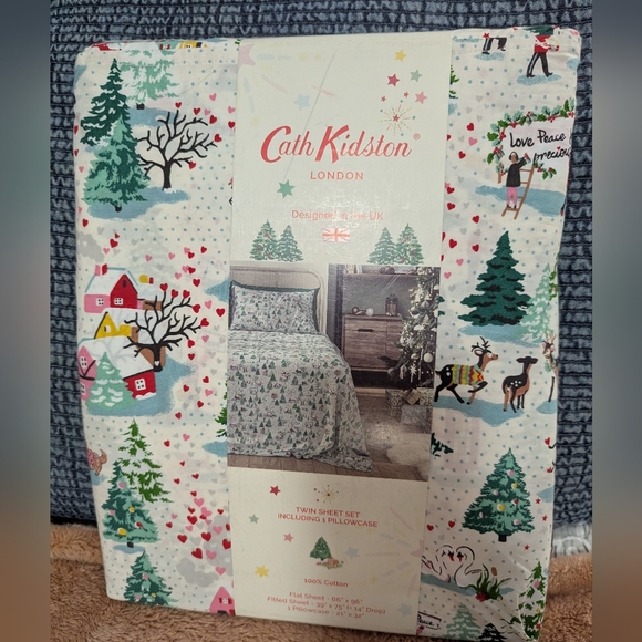 Cath Kidston Other - Cath Kidston Holiday Sheet Set - Green and Red